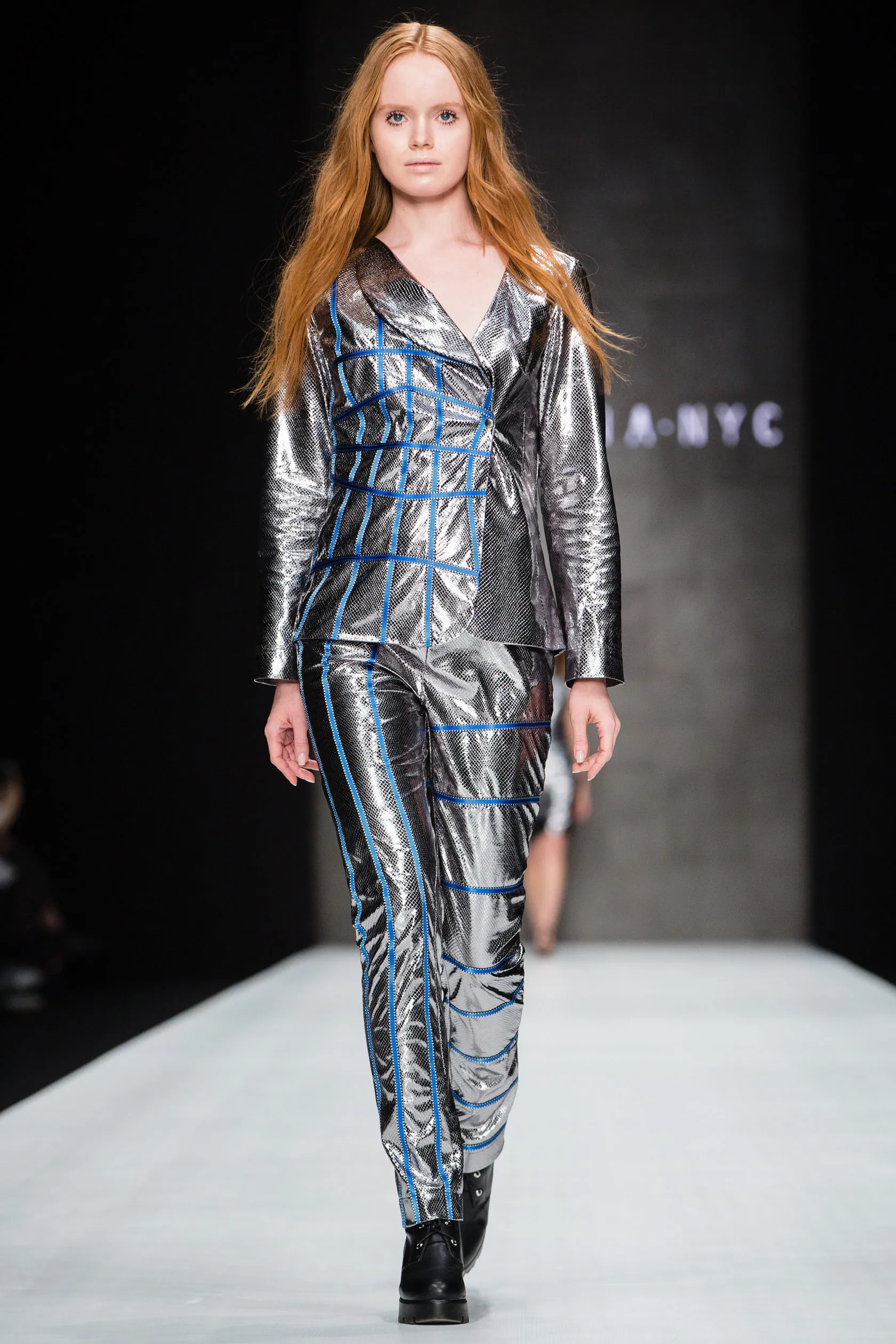 Digital Folding of the World look 1