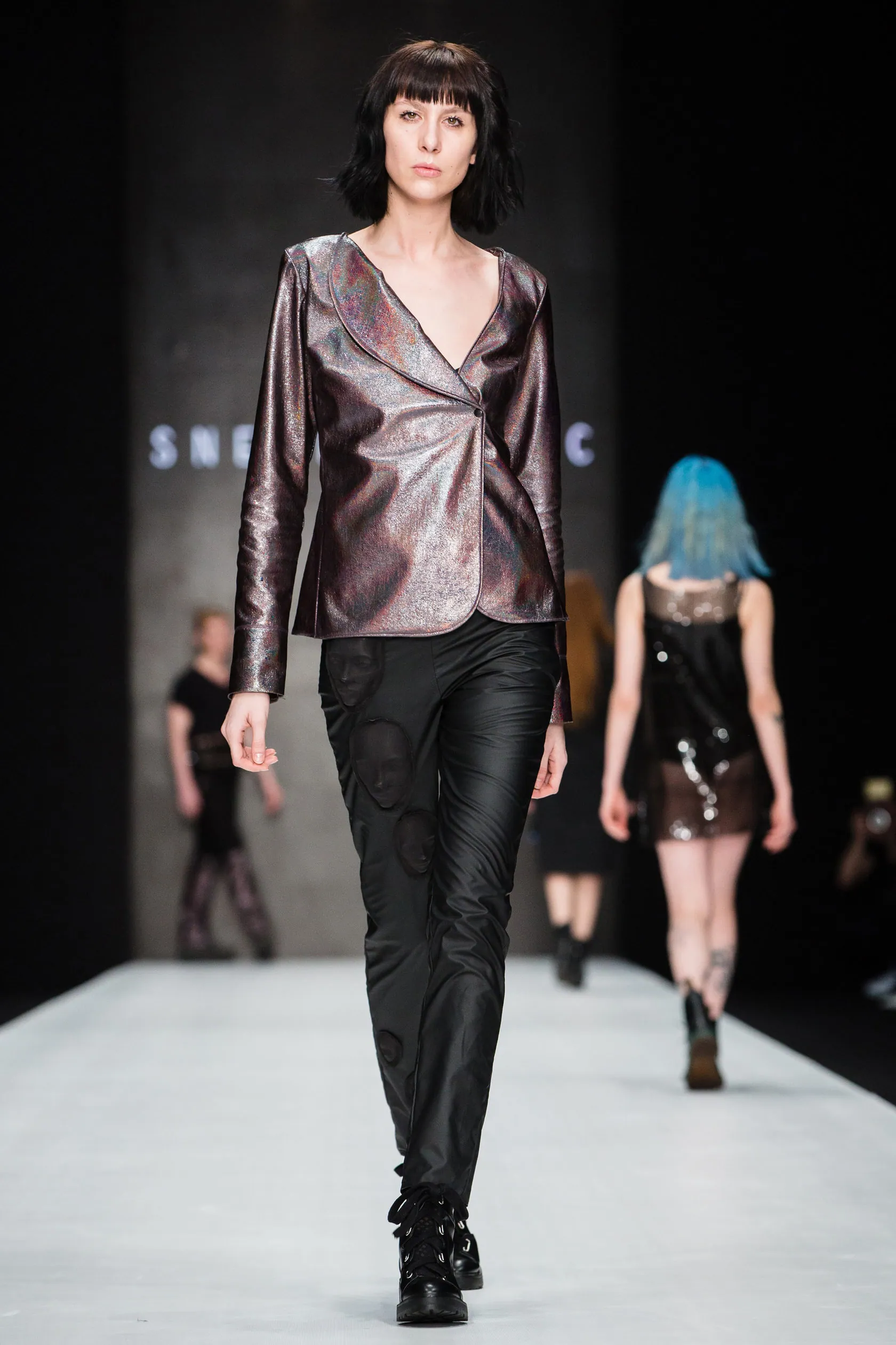 Digital Folding of the World look 18